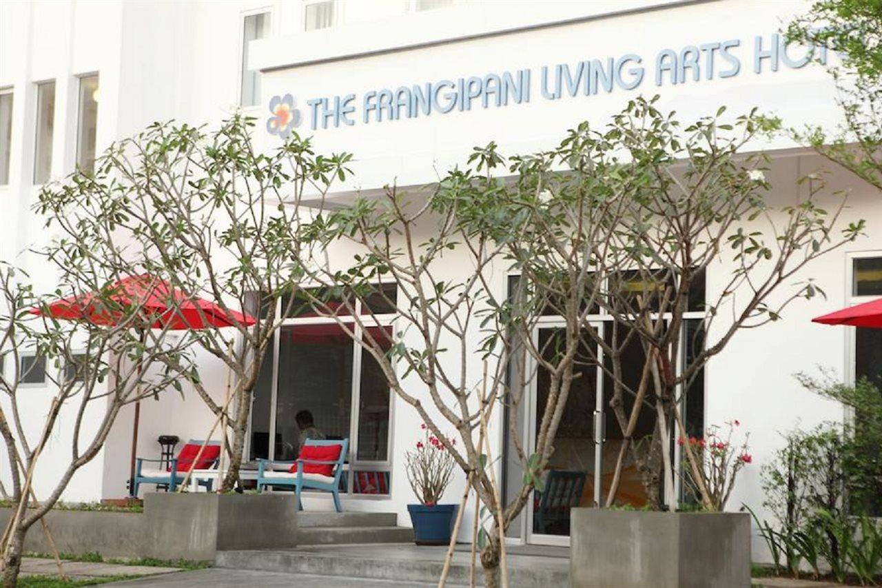 The Frangipani Living Arts Hotel And Spa Phnom Penh Bagian luar foto