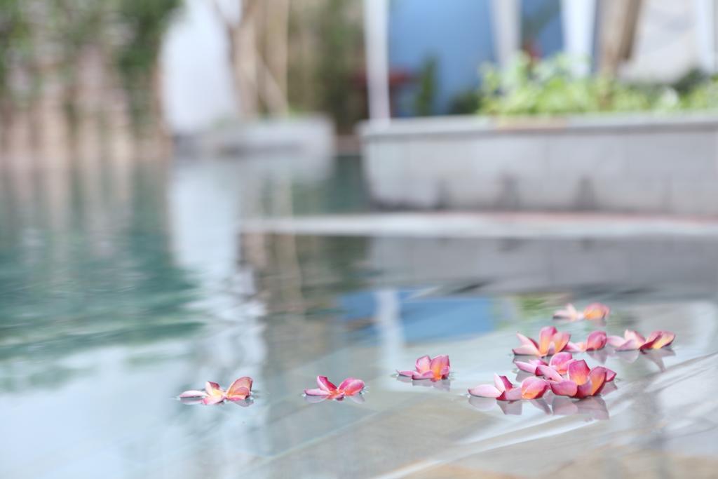 The Frangipani Living Arts Hotel And Spa Phnom Penh Bagian luar foto