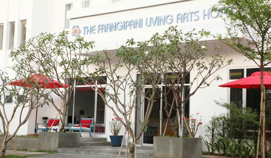 The Frangipani Living Arts Hotel And Spa Phnom Penh Bagian luar foto