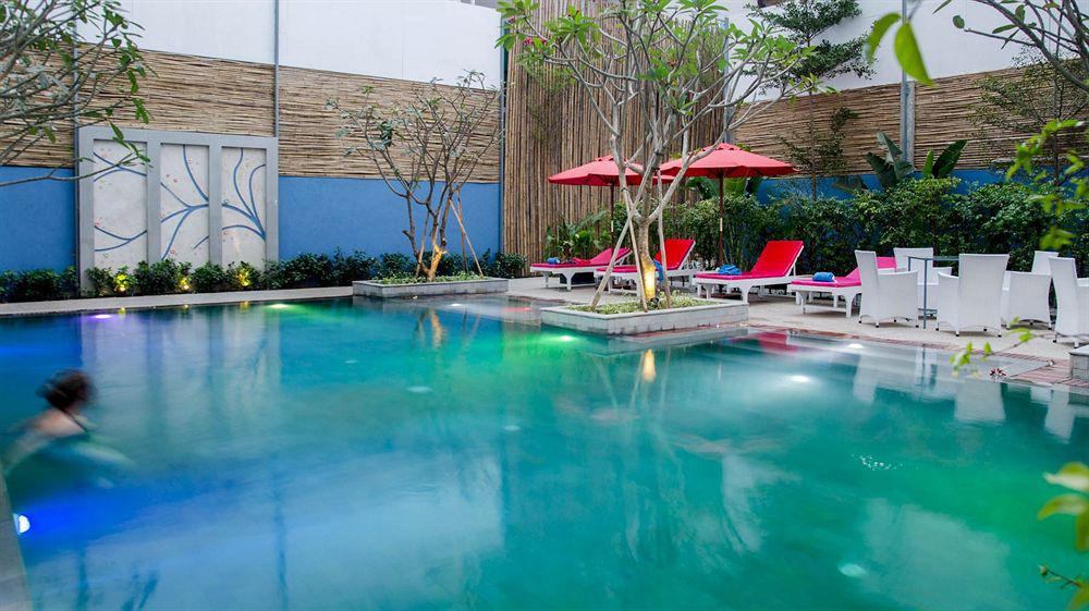 The Frangipani Living Arts Hotel And Spa Phnom Penh Bagian luar foto